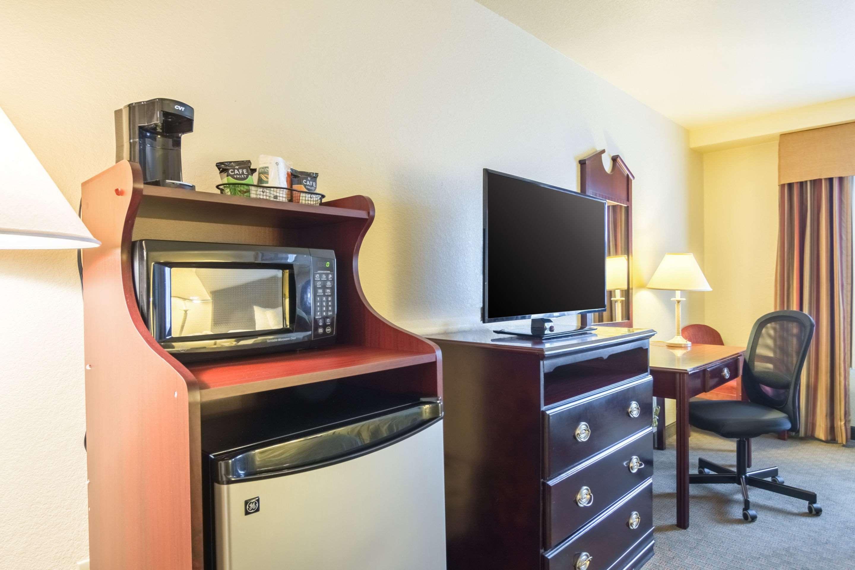Quality Inn & Suites Of Alma - Northeast From Fort Smith Екстериор снимка
