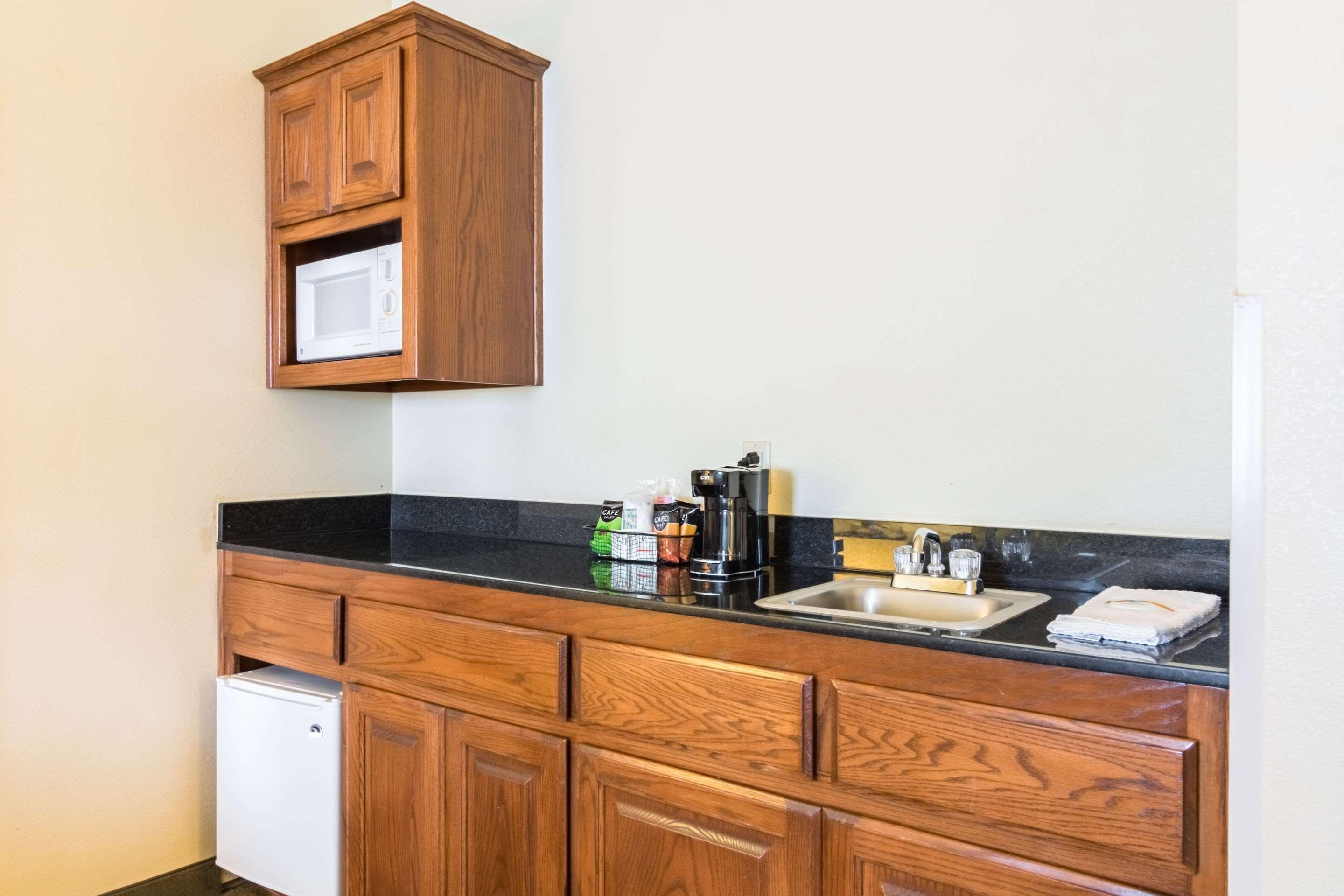 Quality Inn & Suites Of Alma - Northeast From Fort Smith Екстериор снимка