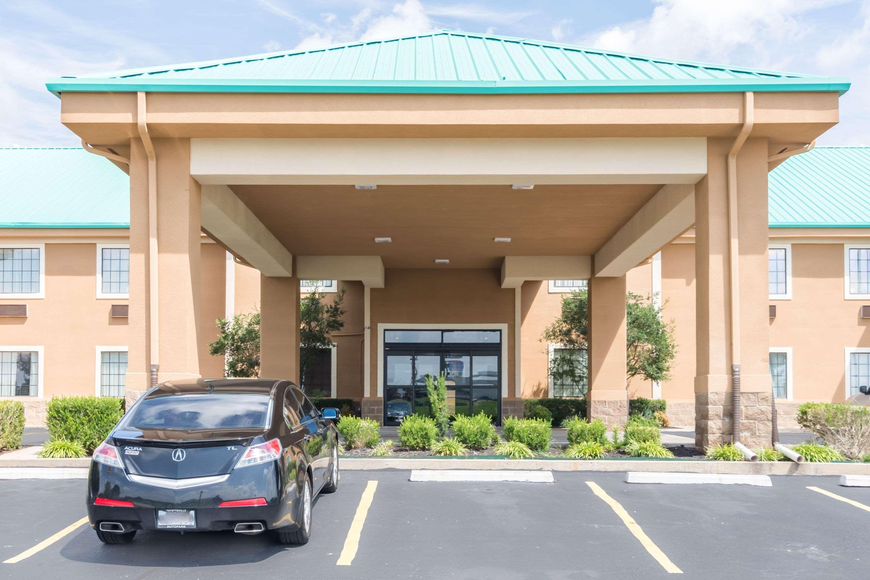 Quality Inn & Suites Of Alma - Northeast From Fort Smith Екстериор снимка