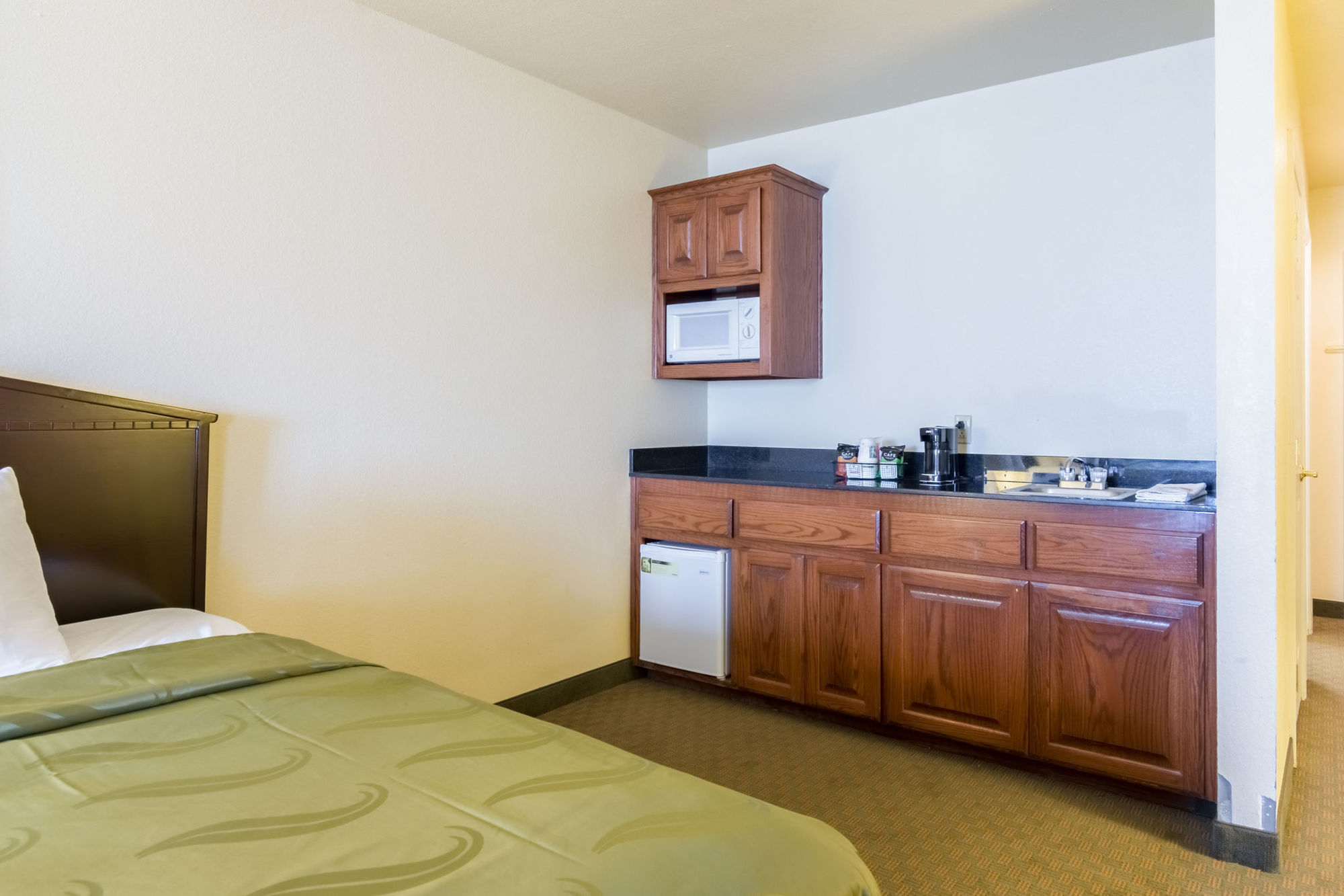 Quality Inn & Suites Of Alma - Northeast From Fort Smith Стая снимка