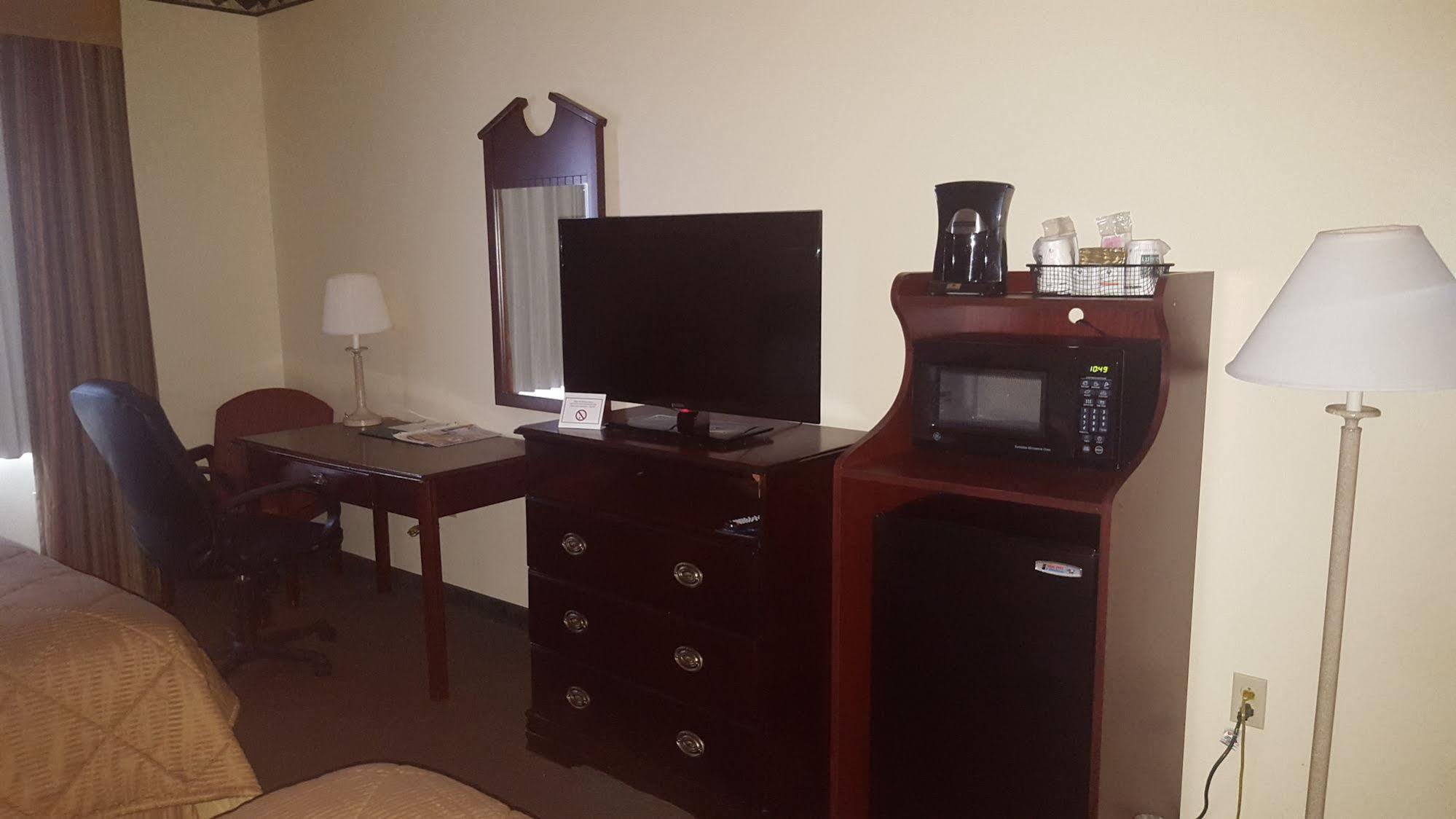Quality Inn & Suites Of Alma - Northeast From Fort Smith Екстериор снимка